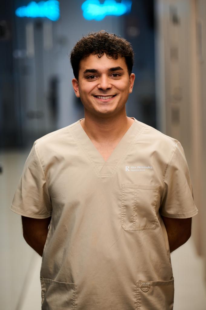 Alejandro Hernández, Higienista Dental en Pamplona